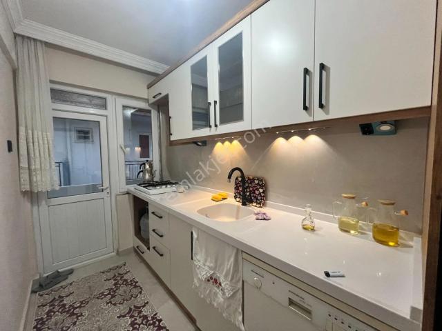 aktif'ten Akçay'da Denize 100 Mt Ayrı Mutfak Rahatlığı İle Geniş Arakat Satılık 2+1 Daire