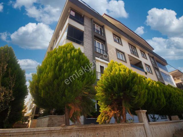 aktif'ten Akçay'da Satılık Cam Balkonlu Ön Cephe Ayrı Mutfaklı 2+1 Geniş Daire