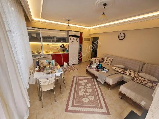 Aktif'ten Akçay'da Satılık Denize 250mt Çift Balkonlu 1+1 Merkezi Konumda Geniş Daire