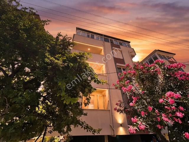 Aktif'ten Akçay'da Satılık Denize 200m2 Full Eşyalı Ön Cephe Kombili 2+1daire
