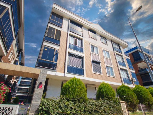 Aktif'ten Akçay'da Satılık Şık Tasarımlı Harika Konumlu 6 Yaşında 2+1 Daire