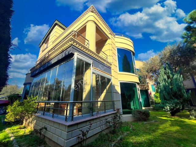 aktif'ten Akçay'da Satılık Kazdağları Manzaralı Havuzlu Otoparklı Lüx 4+1 Villa