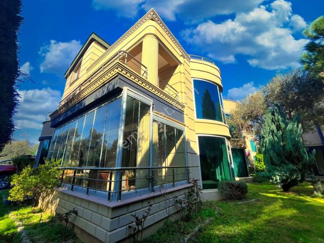 aktif'ten Akçay'da Satılık Kazdağları Manzaralı Havuzlu Otoparklı Lüx 4+1 Villa