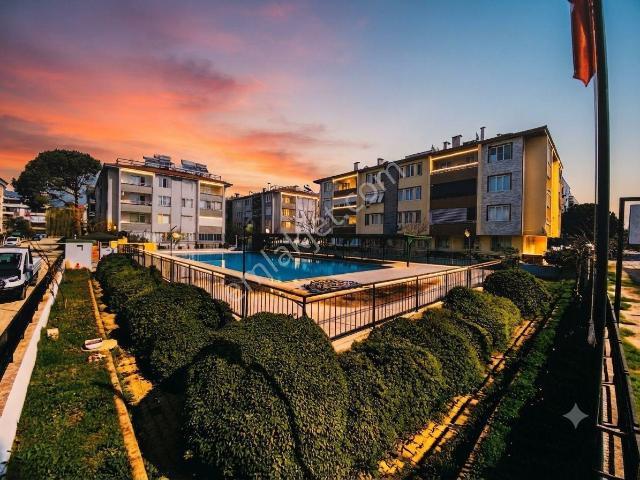 Aktiften Akçay'da Satılık Havuzlu Çift Balkonlu Arakat Geniş 3+1daire