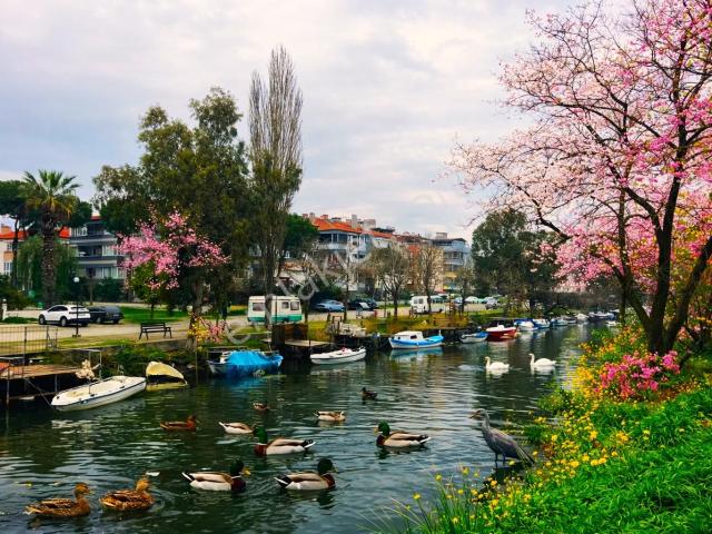 aktif'ten Akçay'da Satılık Ön Cephe Arakat Full Yapılı Harika Konumlu 2+1 Daire