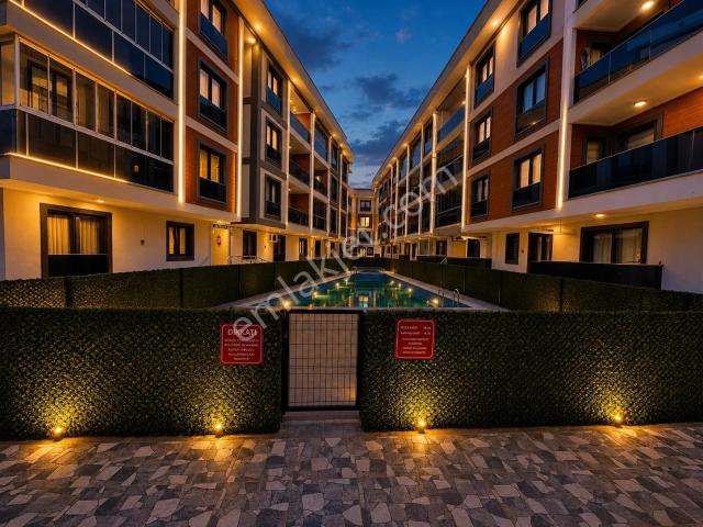 aktif'ten Akçay'da Satılık Tatil Konforunu Dört Mevsim Yaşatan Havuzlu, Otoparklı 1+1 Daire
