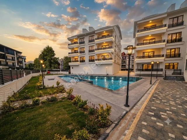 Aktif'ten Akçay'da Satılık Yüzme Havuzlu Otoparklı Arakat 2+1 Daire