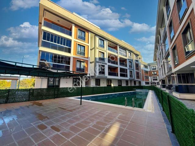 aktif'ten Akçay'da Satılık Yüzme Havuzlu Otoparklı Geniş Lüx 1+1 Daire