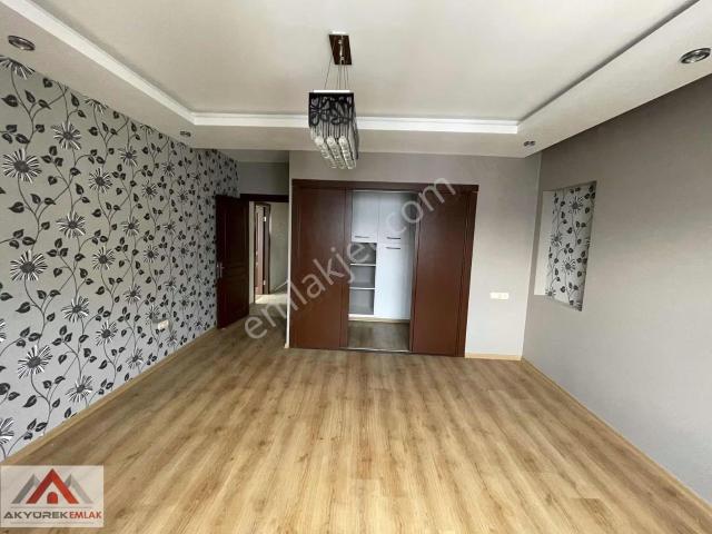 Akyürek Emlaktan Menderes Mah. 3+1 Satılık