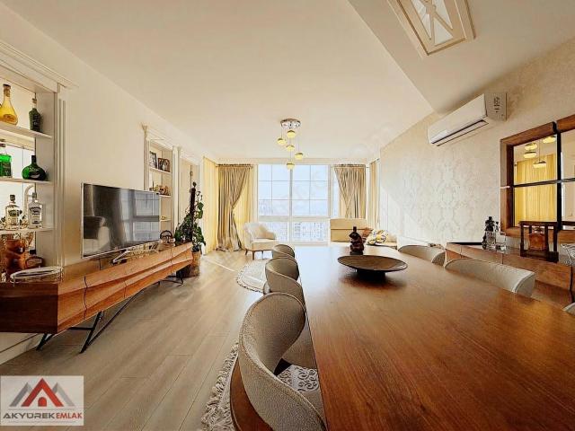 Akyürek'ten Sauna+hamam+ 2.mutfak Cepheleri Açık Büyük Balkon