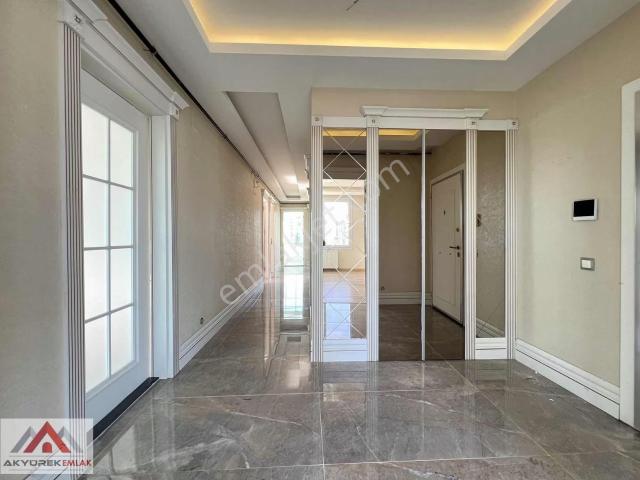 Akyürek'ten Soli Civarı Havuzlu Site Gerçek 5+1 Geniş Aile Daire