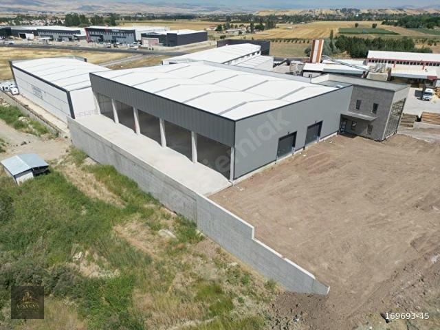 Akyurtta Ana Cadde Üzeri 5.200 m Kapalı Alanlı Kiralık Natamam Fabrika