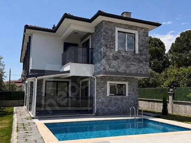 AKYAKA GÖKOVA'NIN KALBİNDE MÜSTAKİL HAVUZLU SATILIK LÜKS VİLLA