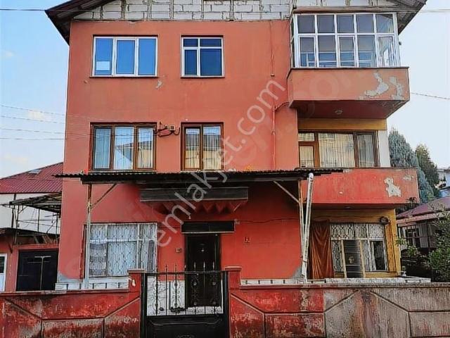Akyazı Cumhuriyet Mh.140 M2 3+1 Daire Zafer Camii Yanı