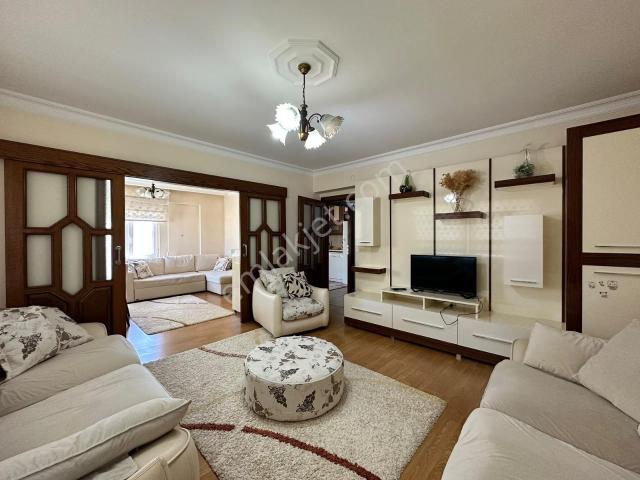 Akyazı'da Tüm Sosyal Olanaklara Yakın Eşyalı Kiralık 2+1