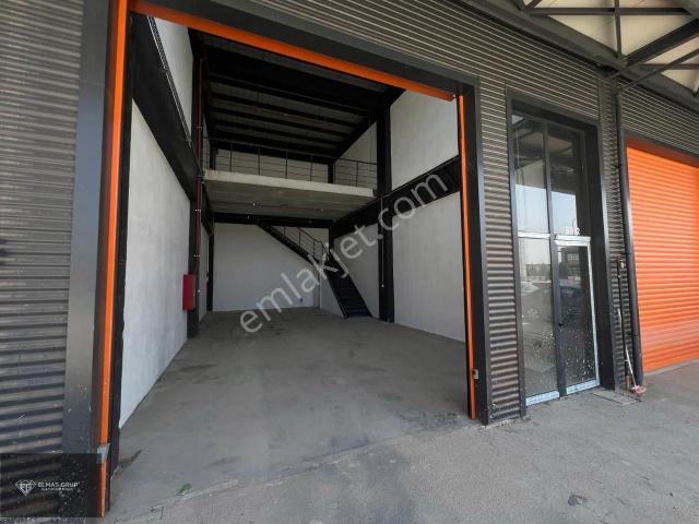 Akyazıda Canlı Ticaret Alanında Kiralık 120 M² Prestijli Dükkan