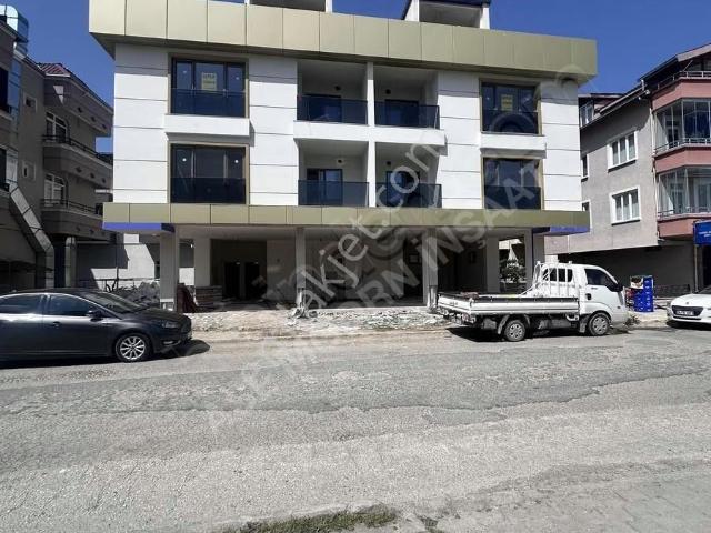 Akyazı'da Seçkın Lokasyonda Satılık 250 M2 İşyeri