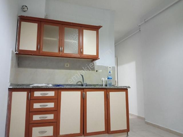 Akyol Gayrimenkul Den Kiralık Kapıcı Dairesi Mücahitler De