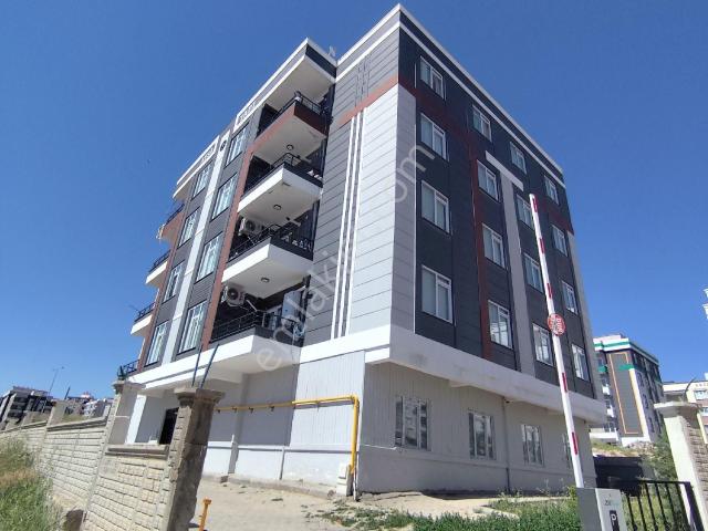 Akziyaret Emlak Tan Kiralık 2+1
