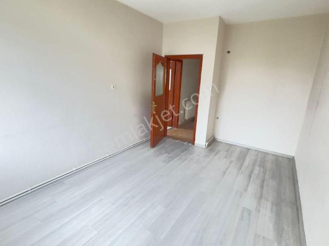 Ahmet Yesevi'de Acil 3 Balkonlu Kiralık 3+1 Daire