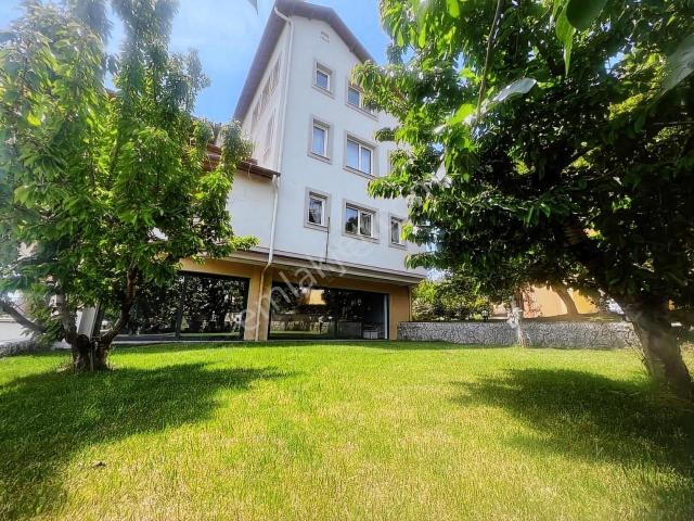 Ahmet Keleş'ten Şehirgösterende Havuzlu Site İçerisinde Villa