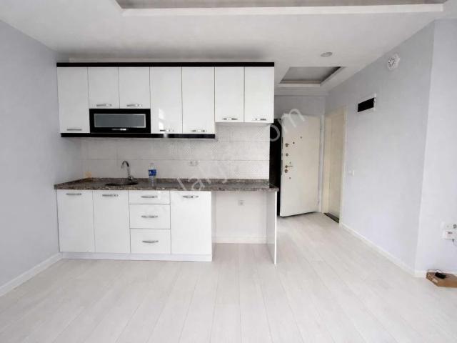 Ahatlı Mahallesin 1+1 Asansörlü Balkonlu Önü Açık Satılık Daire
