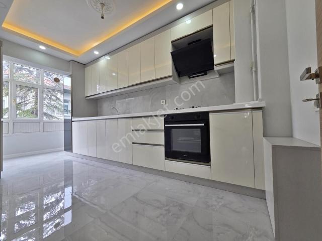 Ahi Elvan Cad. Aynı 3+1 Ful Yapılı Ön Cephe Ara Kat Daire