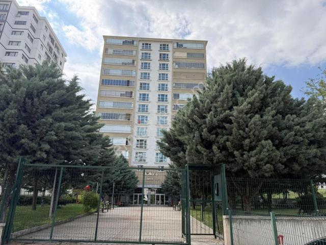 Ahi Mesut'ta Site İçerisinde Arakat Ön Cephe Satılık 3+1 Daire