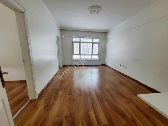 Ahiler'den Seda Sokakta Kuzey Batı Cephe Giriş Katta Kiralık !