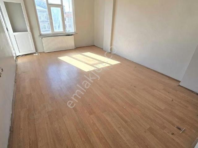Şahin İnşaat 2+1 Ara Kat 130m2 Balkonlu