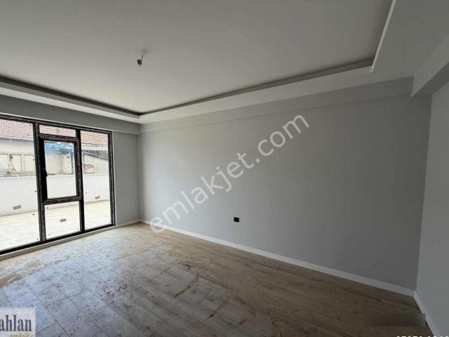 Şahlan Emlaktan Kiralık Teraslı Daıre
