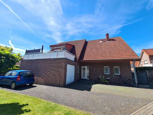 Ahlener Westen, ein modernes Zweifamilienhaus mit zwei 4 Zimmerwohnungen, ein Einzelerwerb ist möglich