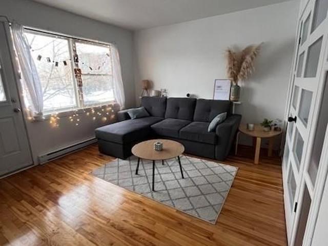 Ahuthsic, Beau 4 et demi, 2 chambres