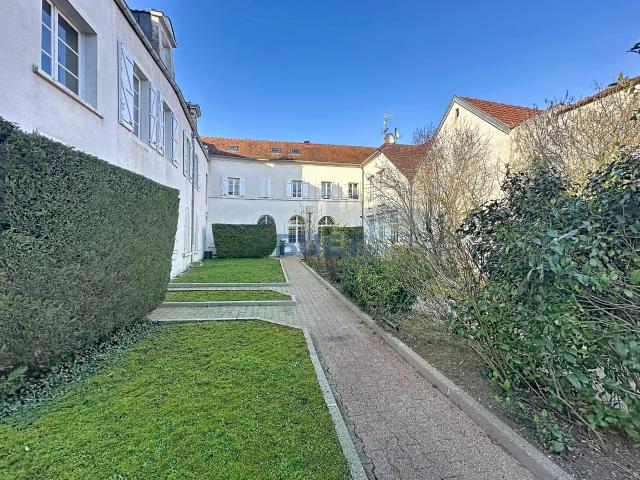 AHUY TRIPLEX AVEC ACCES PISCINE