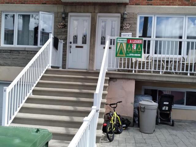 AHUNTSIC: IMMENSE 3 ½ DEMI SOUS SOL