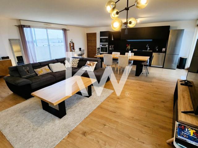 AIMARGUES Bel Appartement de 145 m² avec toit terrasse de 60 m