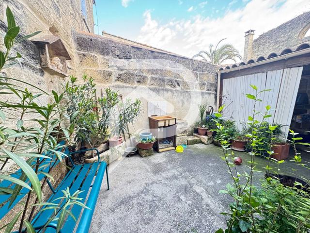 AIMARGUES RDC MAISON PLAIN PIED 1 CHAMBRE COUR GARAGE