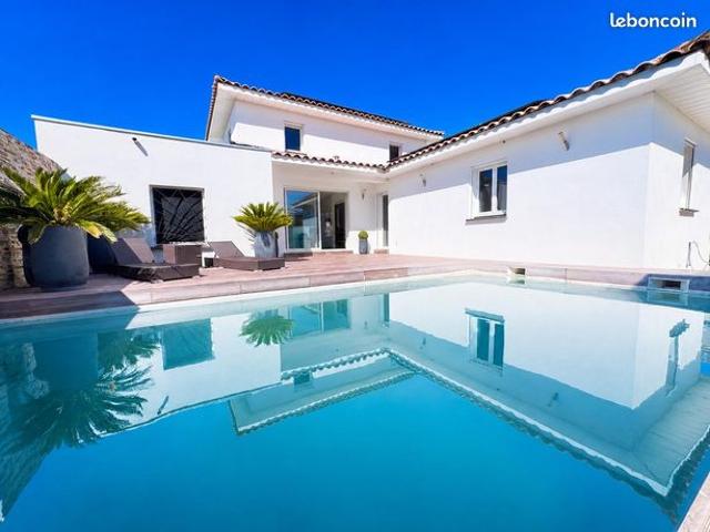 Aimargues Villa contemporaine avec piscine