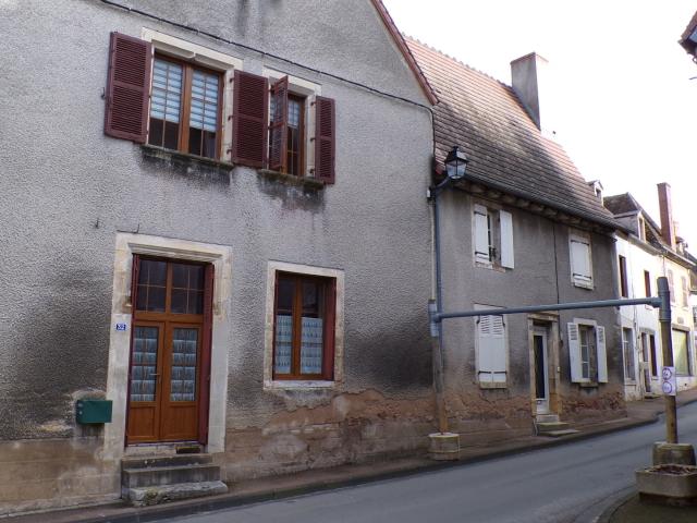 Ainay le Château Maison de village avec deux appartements indépendants