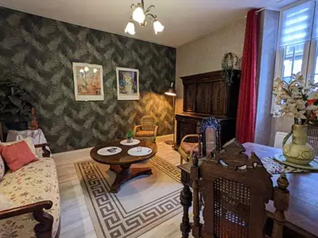 Ainay le Château 03360 Achat / Vente maison 8 pièces t8 au dernier étage cave
