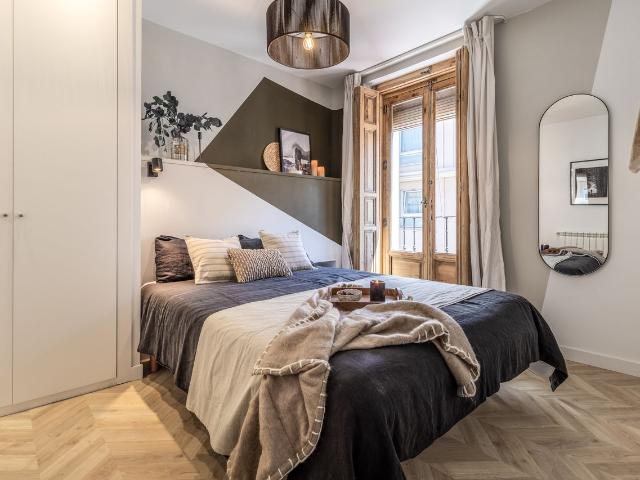 Ainsa 4 bedrooms in Malasaña, Madrid Amsterdam Apartments for Rent