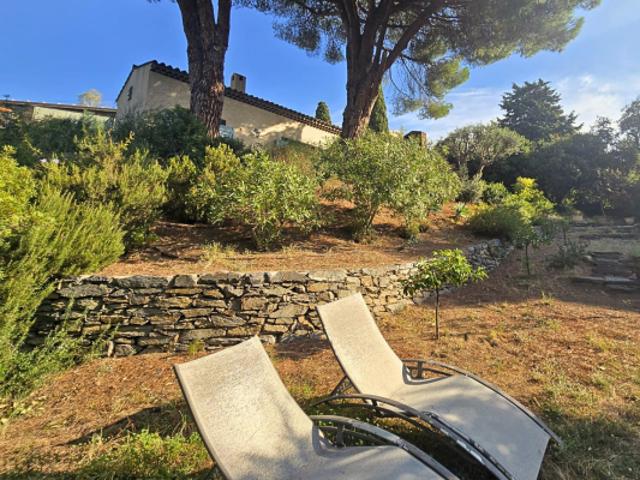 AIGUEBELLE PLAGES RAVISSANTE VILLA AVEC SUBLIME VUE SUR LA M