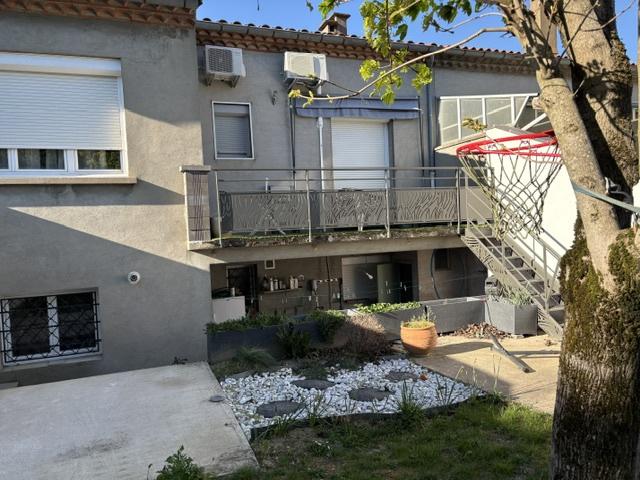 AIGUEFONDE MAISON MEUBLEE AVEC GARAGE ET JARDIN