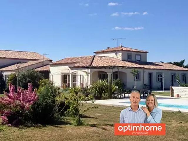 Aigues Mortes 30220 Achat / Vente maison 9 pièces t9 piscine jardin