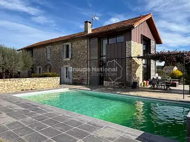 Aiguèze 30760 Achat / Vente maison 18 pièces t18 au dernier étage terrasse