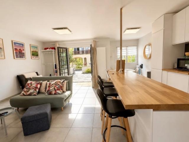 Aiguillon, maison en duplex au calme avec terrasses