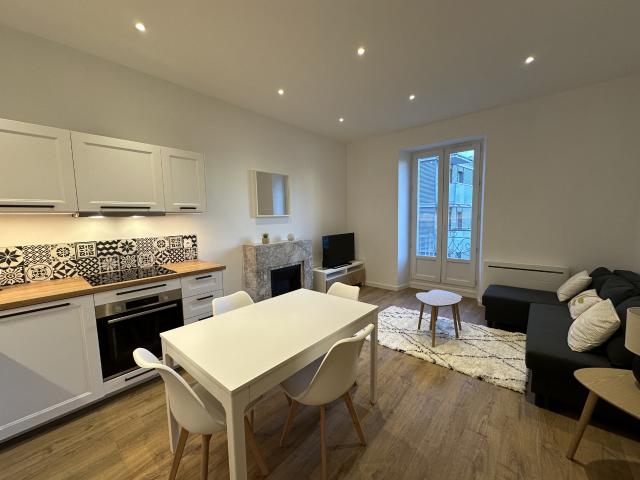 AIGLE / ESTACADE T2 MEUBLE DE 36 M2 ENTIEREMENT RENOVE