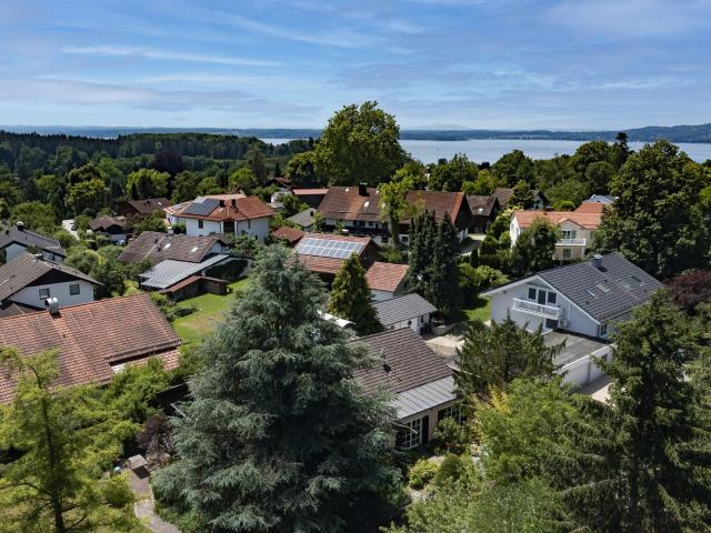 AIGNER Großzügiges Einfamilienhaus in begehrter Lage von Münsing/Ammerland