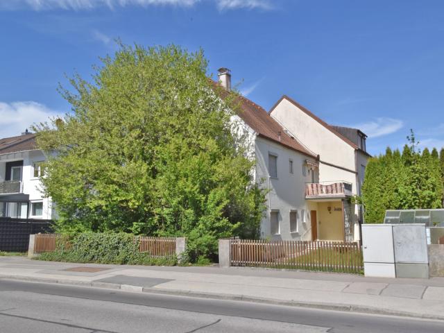 AIGNER Großzügiges Grundstück mit Altbestand in Freising Lerchenfeld