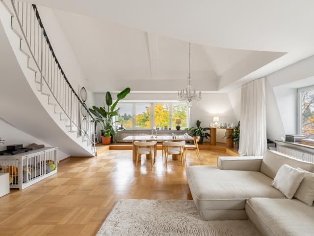 AIGNER Einzigartige Galeriewohnung im denkmalgeschützten Altbau von 1911 in Nymphenburg